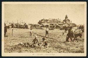 Ansichtkaart met het strand en het Casino in Calais, Frankrijk, ca.1920
